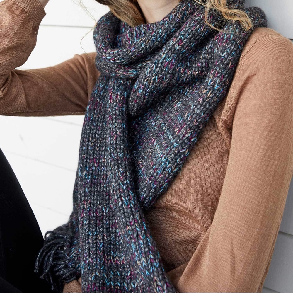 Wool scarf. Fair trade and organic material.